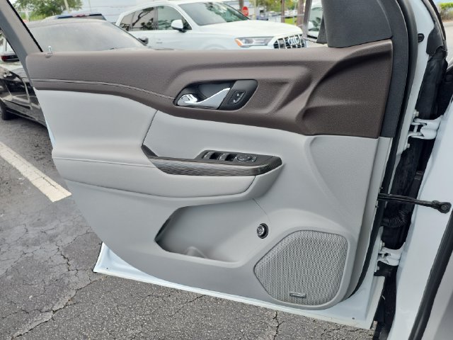 Certified 2023 GMC Acadia SLT FWD image 20