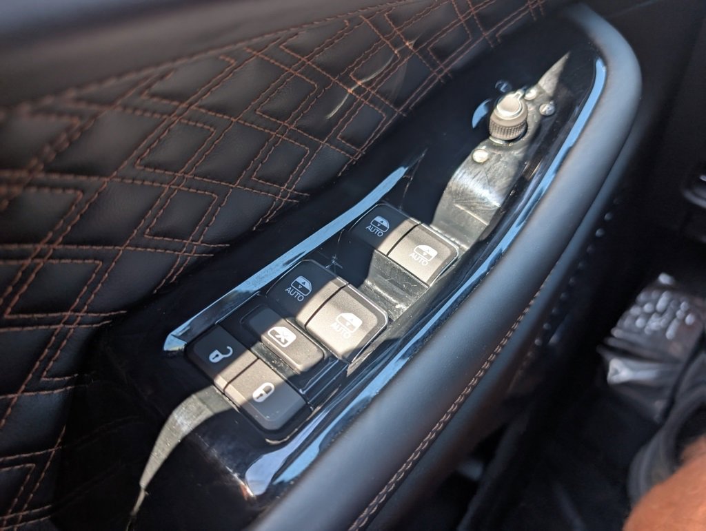 Used 2022 Jeep Grand Cherokee Summit w/ Luxury Tech Group V image 40