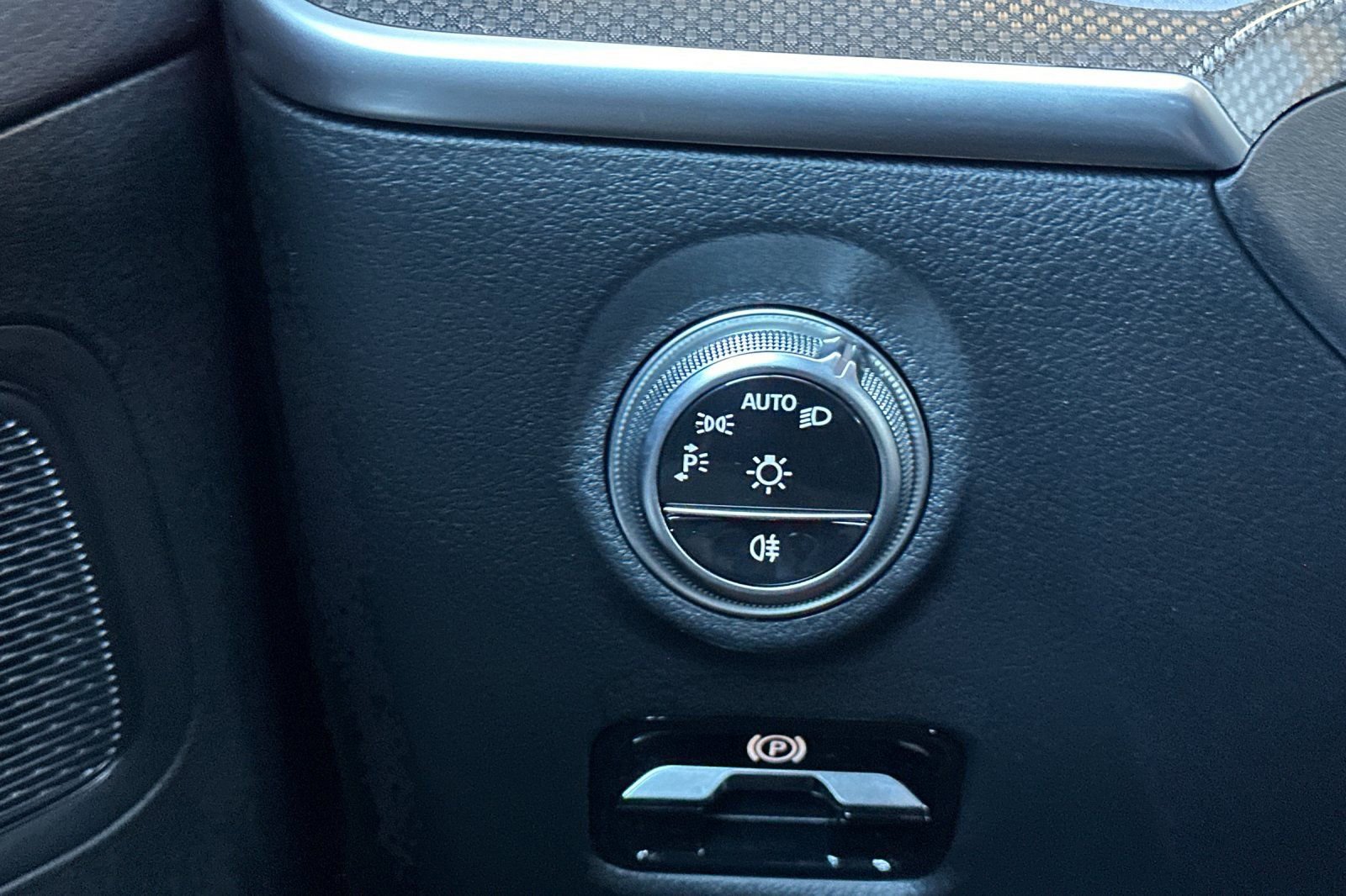 New 2025 Mercedes-Benz C 300 4MATIC Sedan image 28