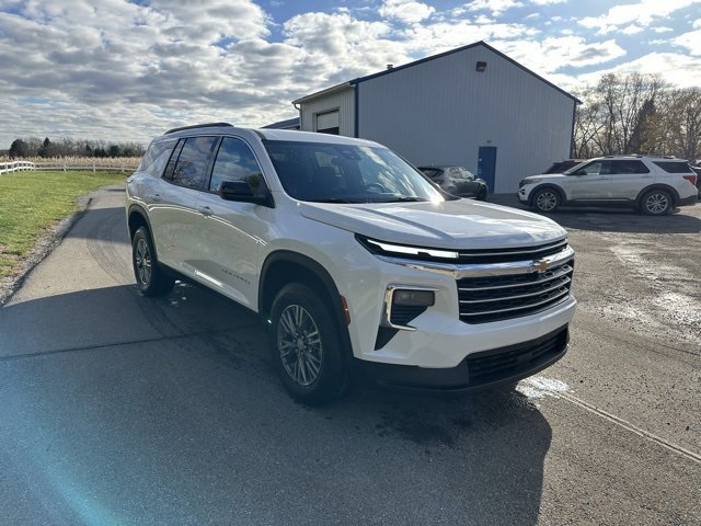 New 2026 Chevrolet Traverse LT image 3