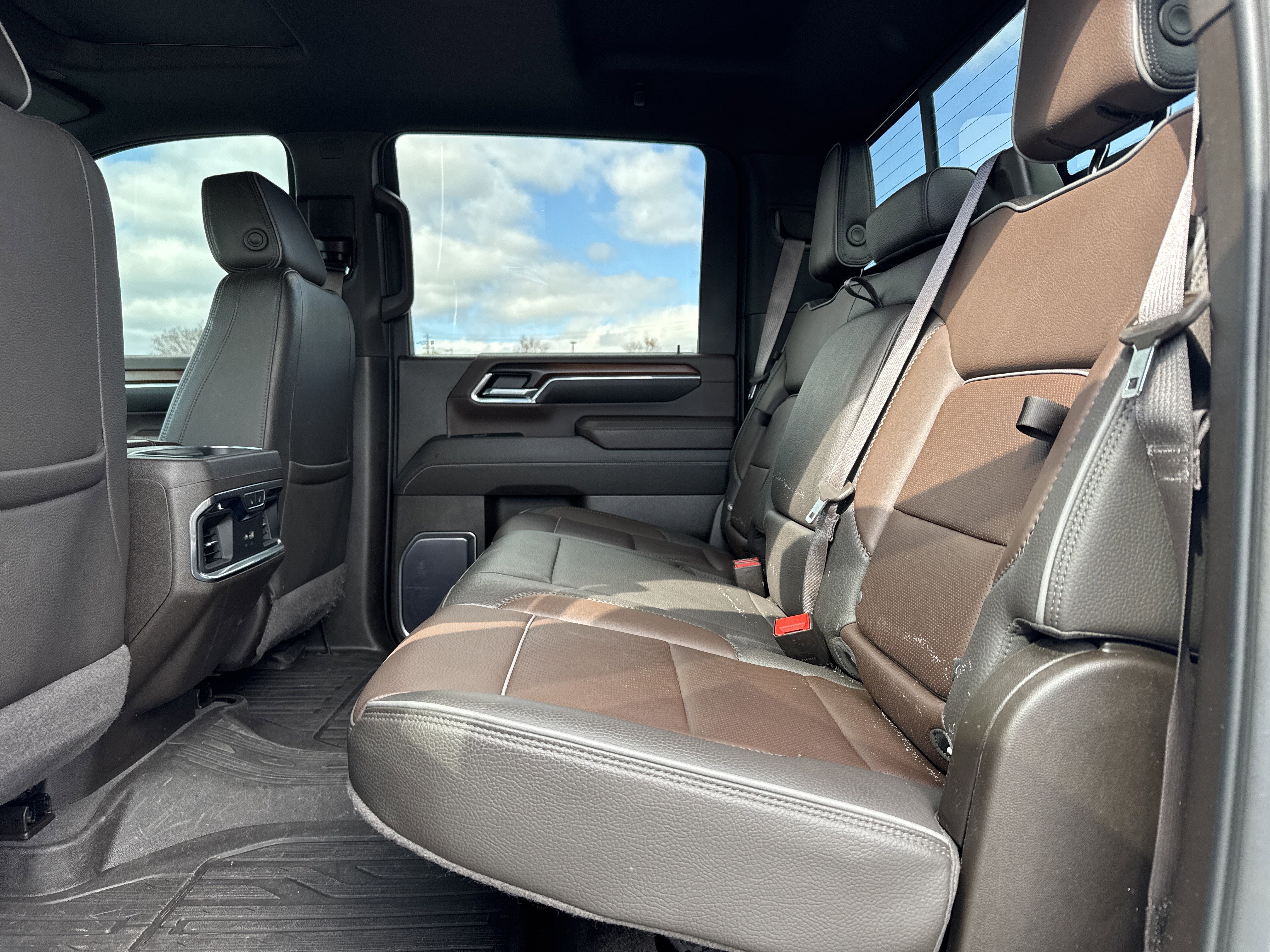 Used 2024 GMC Sierra 3500 Denali w/ Technology Package image 30