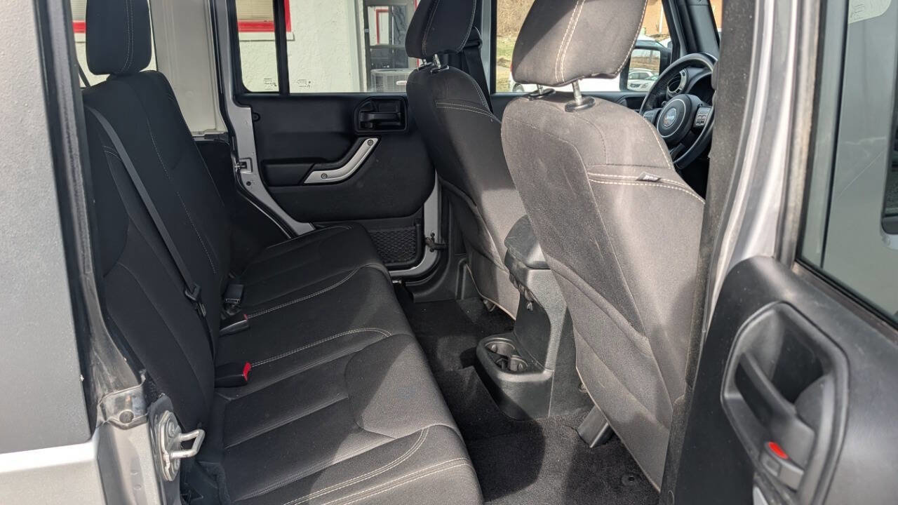 Used 2017 Jeep Wrangler Unlimited Sahara image 15