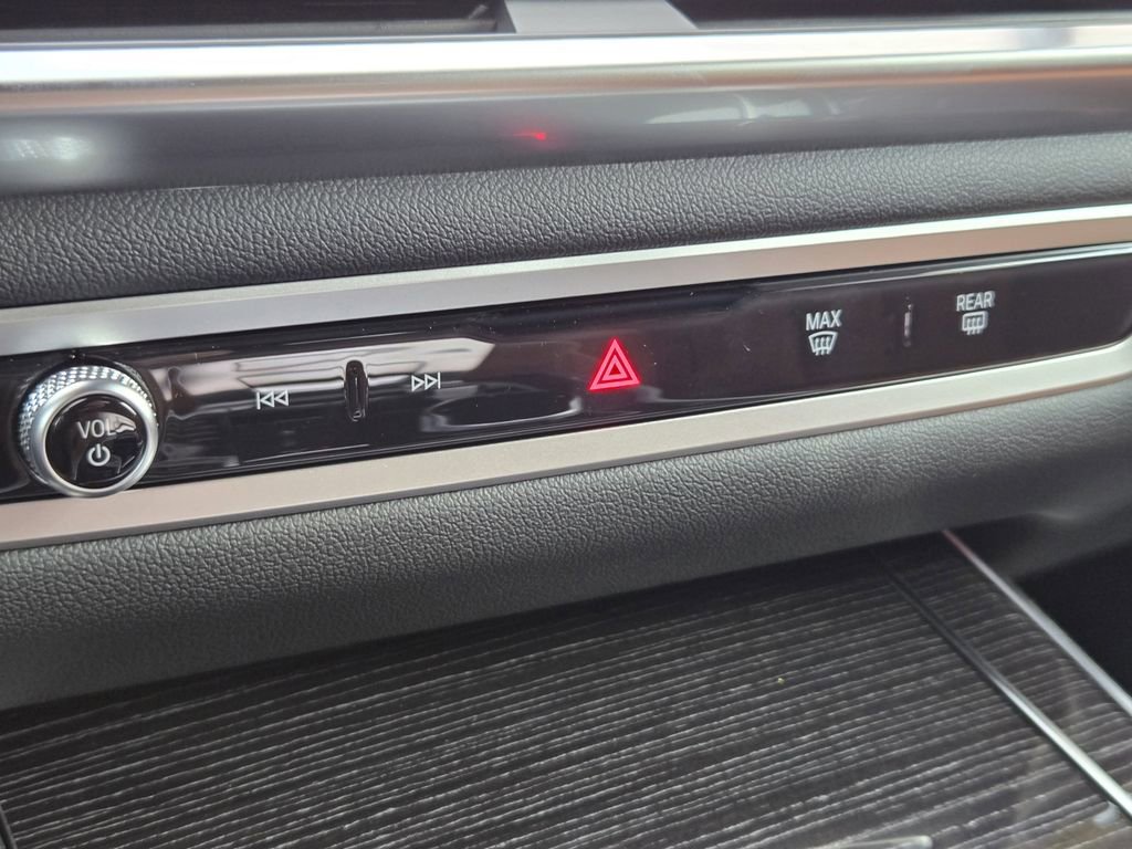 New 2026 BMW X7 M60i image 22