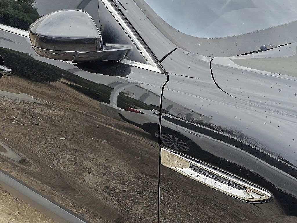 Used 2020 Jaguar F-PACE Premium image 8