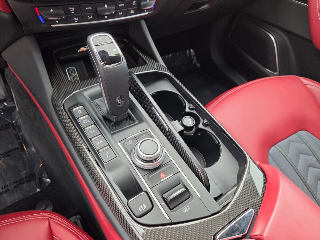 Used 2021 Maserati Levante GranLusso AWD/4WD image 29