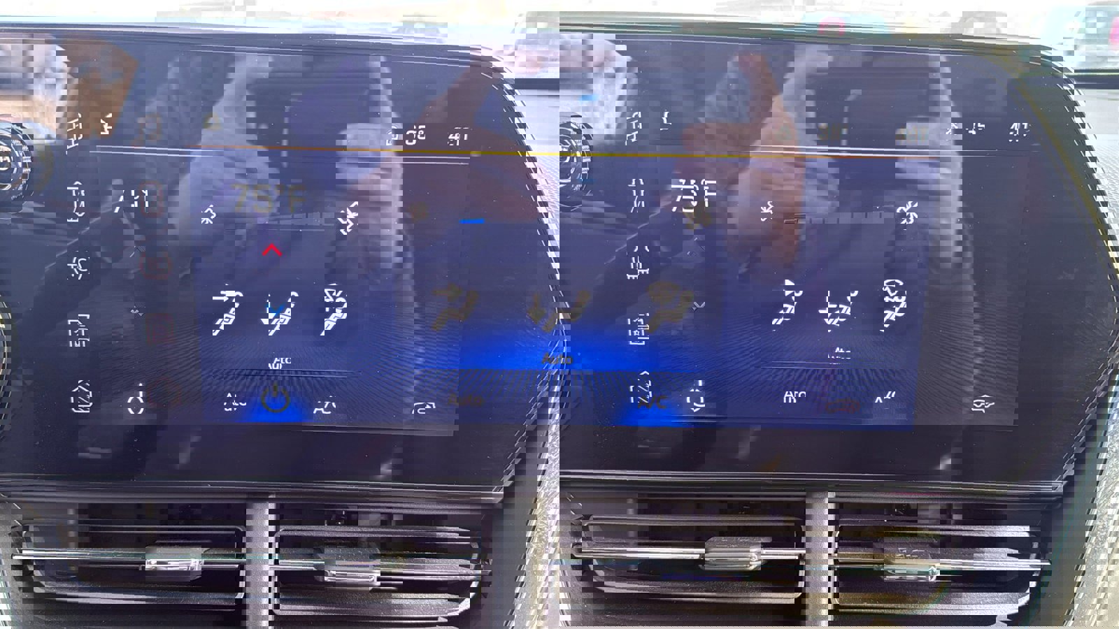 Used 2025 Chevrolet Trax RS w/ Driver Confidence Package image 19