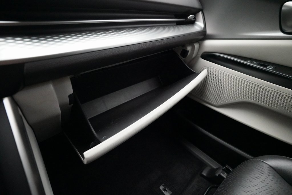 Certified 2024 Kia Carnival LX image 30