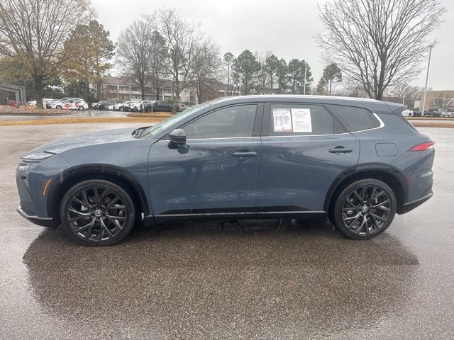 Used 2025 Toyota Crown Signia image 2