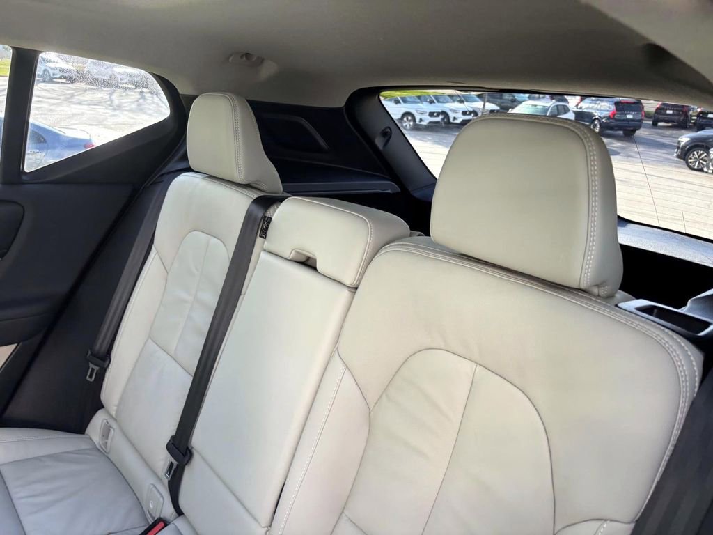 Used 2023 Volvo XC40 B5 Plus w/ Protection Package Premier image 27