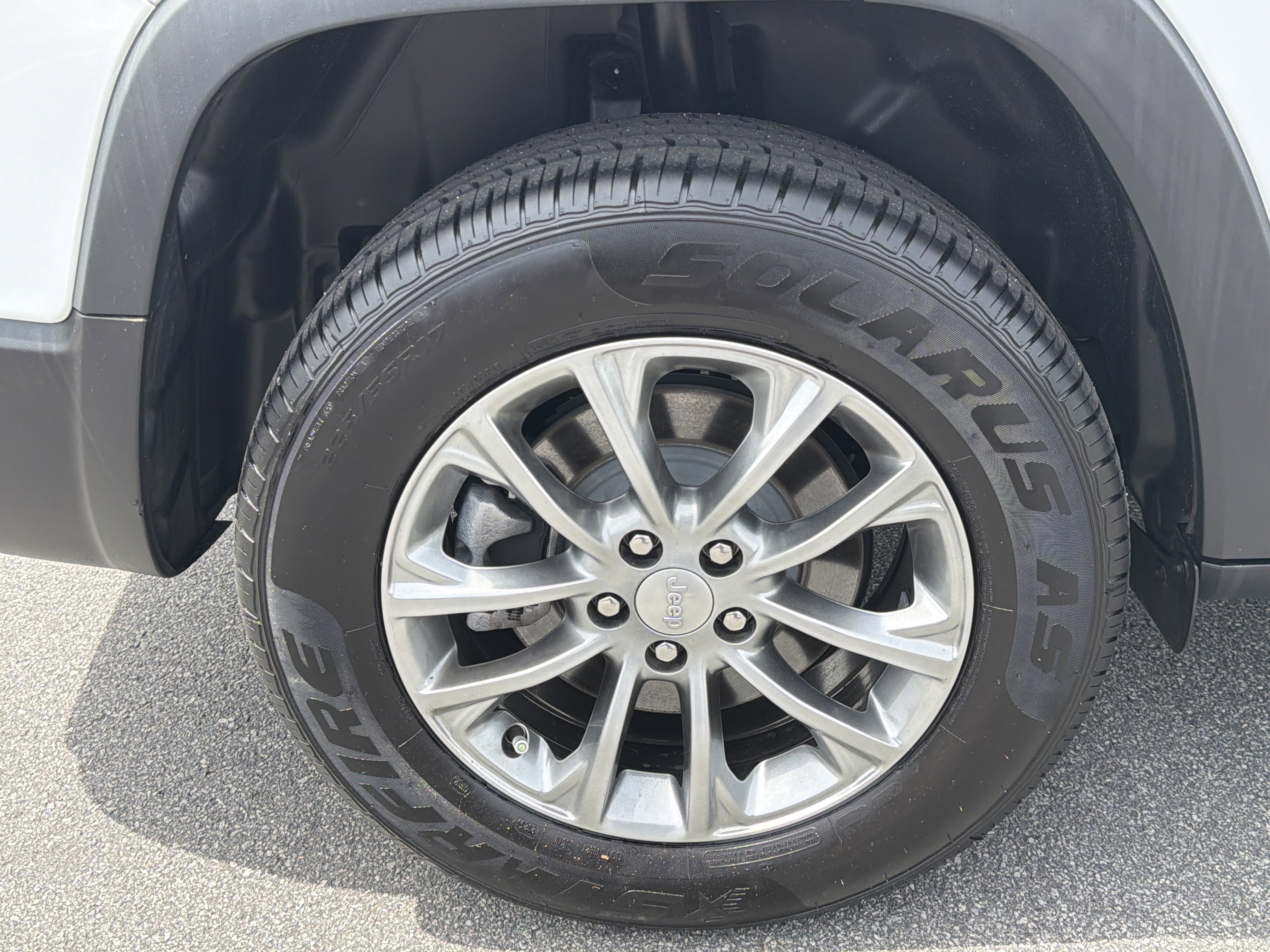Used 2021 Jeep Cherokee Latitude Lux w/ Comfort/Convenience Group AWD/4WD image 21