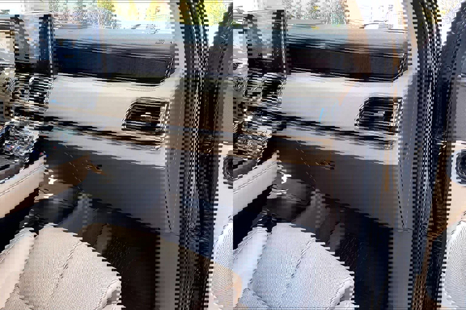 Used 2023 Lincoln Navigator Reserve image 15