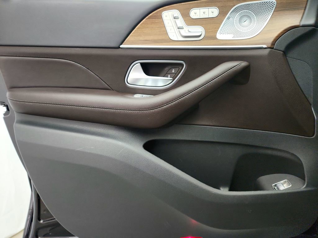 Used 2020 Mercedes-Benz GLS 450 4MATIC image 26