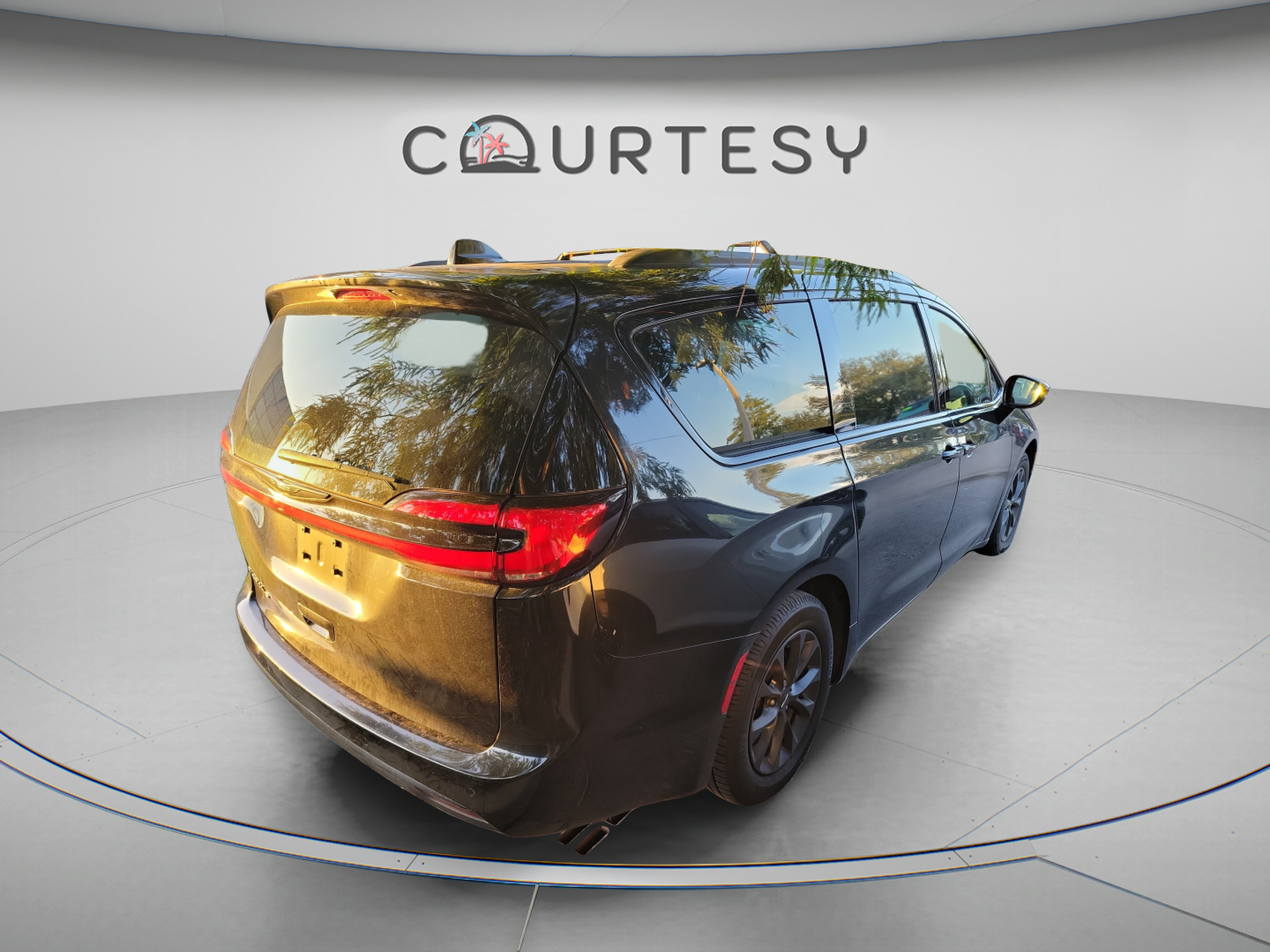 Used 2021 Chrysler Pacifica Touring-L w/ S Appearance Package FWD image 12