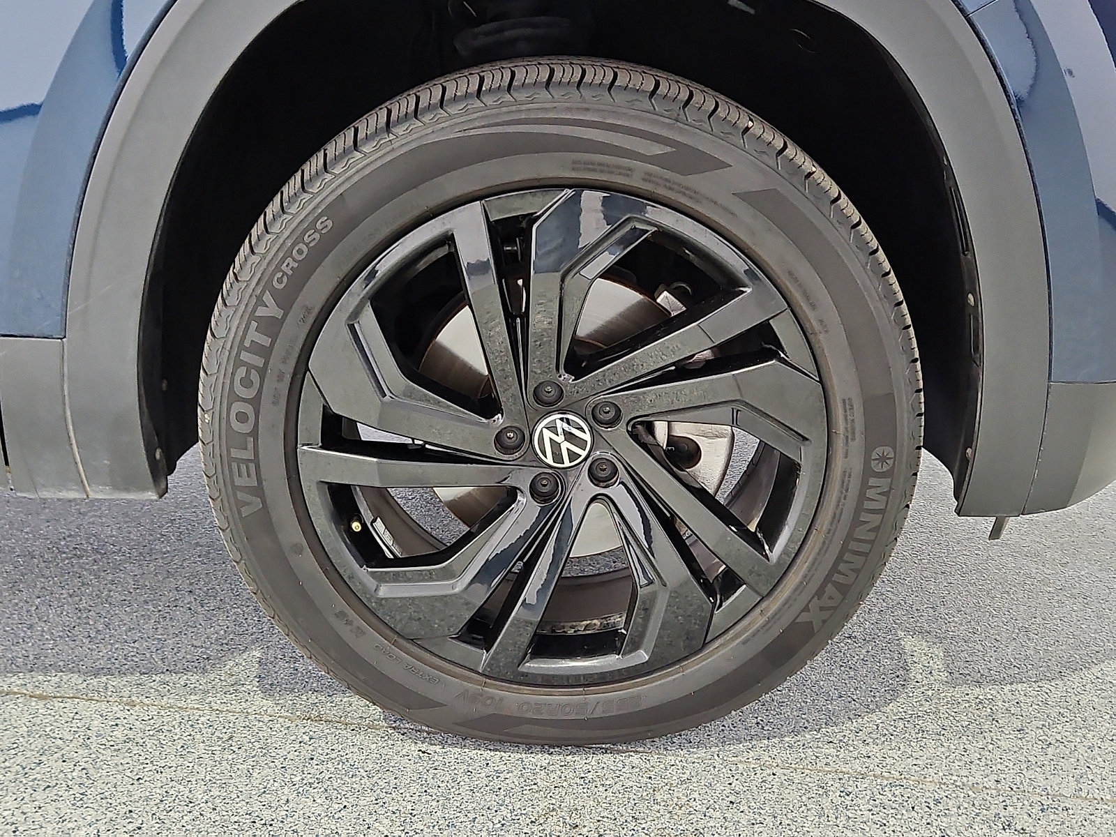 Certified 2022 Volkswagen Atlas SE w/ Black Wheel Package AWD/4WD image 5