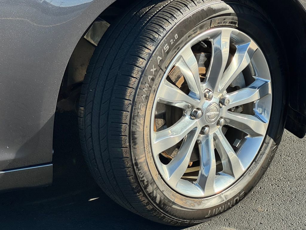 Used 2021 Chrysler 300 Touring L image 14