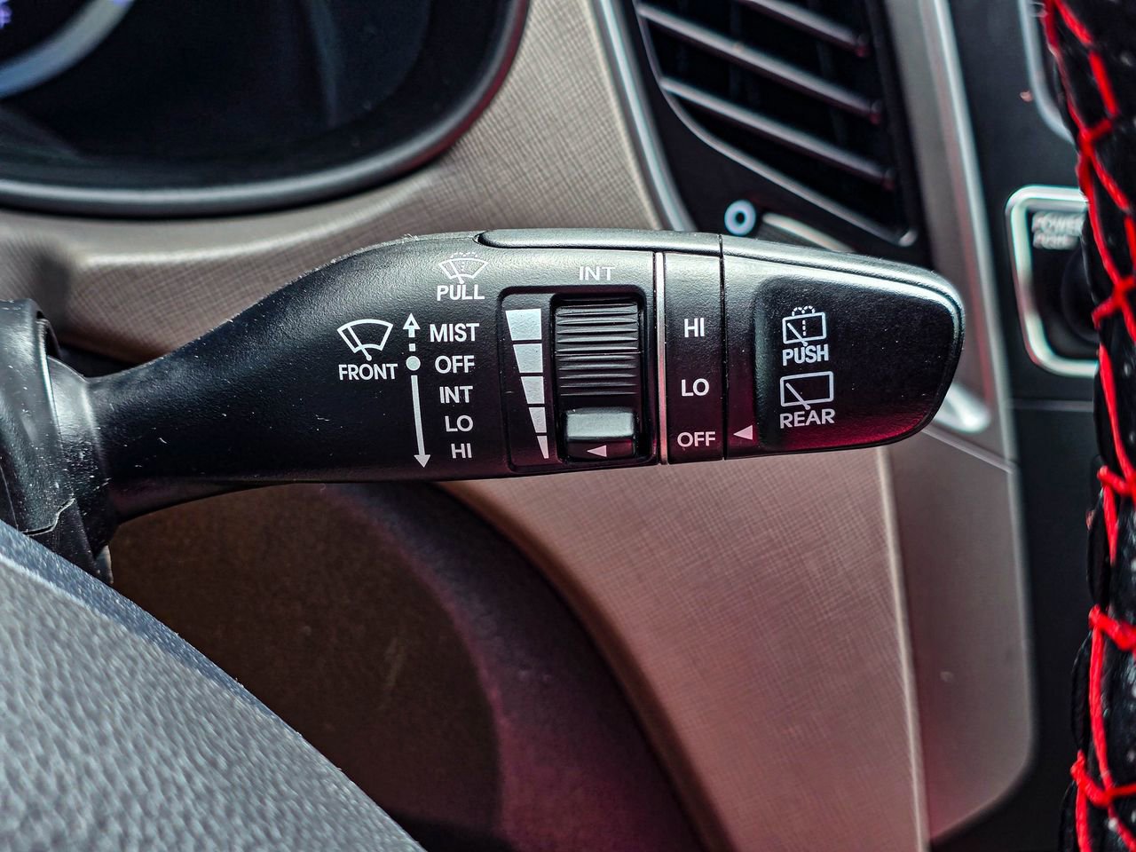 Used 2018 Hyundai Santa Fe Sport image 24