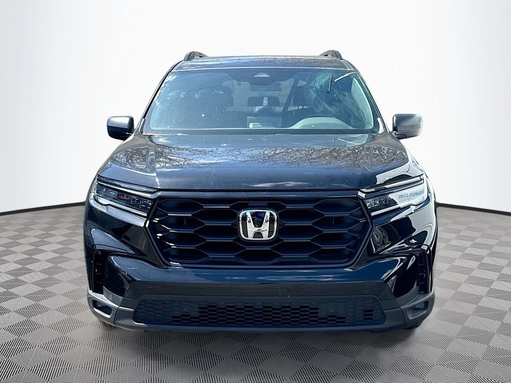 Used 2025 Honda Pilot Sport image 2