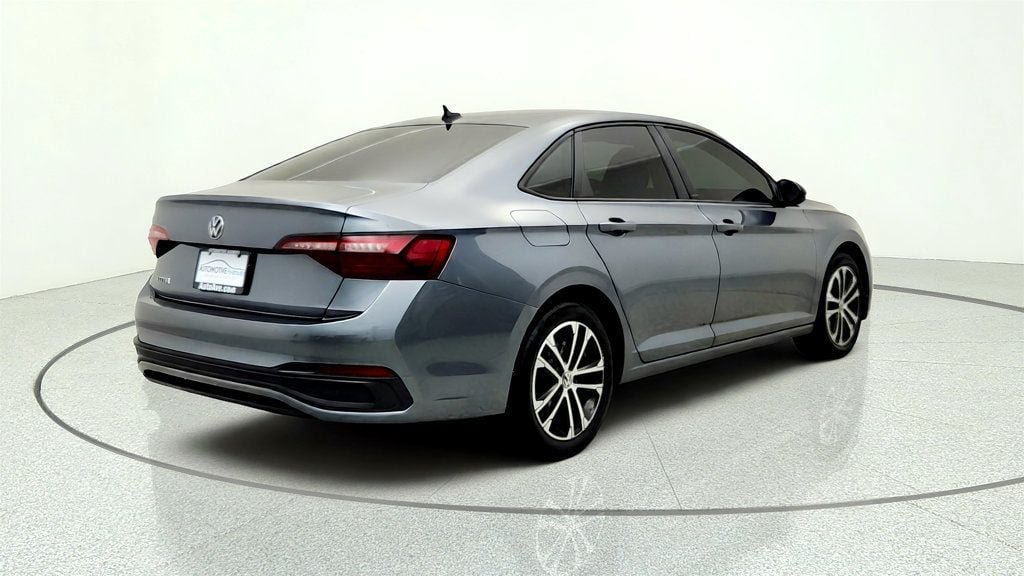 Used 2024 Volkswagen Jetta Sport FWD image 5