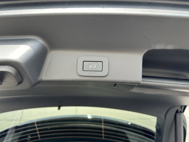 New 2026 Jaguar F-PACE R-Dynamic S image 36