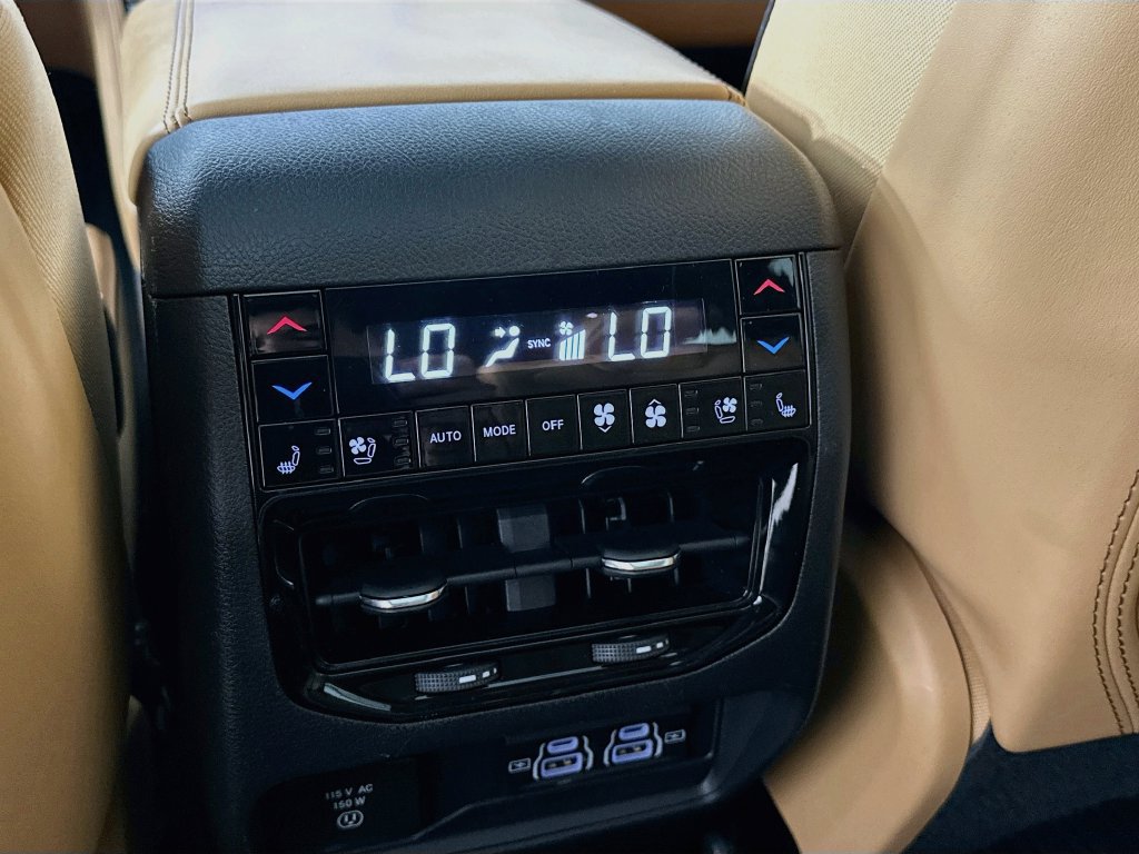 Used 2024 Jeep Grand Cherokee L Summit AWD/4WD image 32