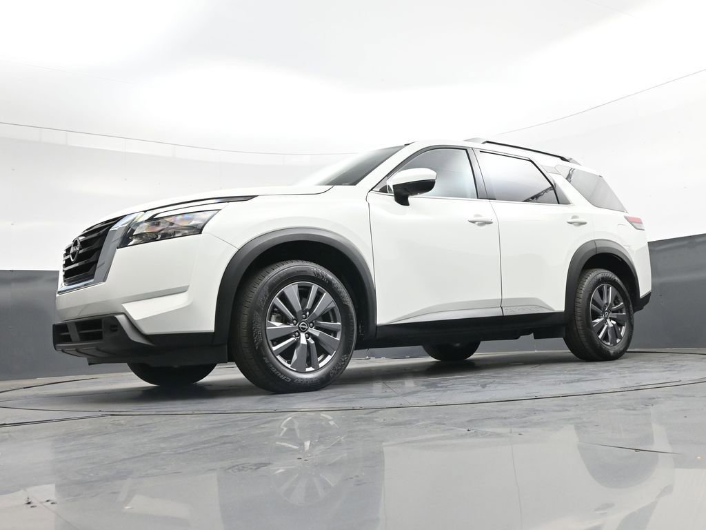 Used 2025 Nissan Pathfinder SV AWD/4WD image 46