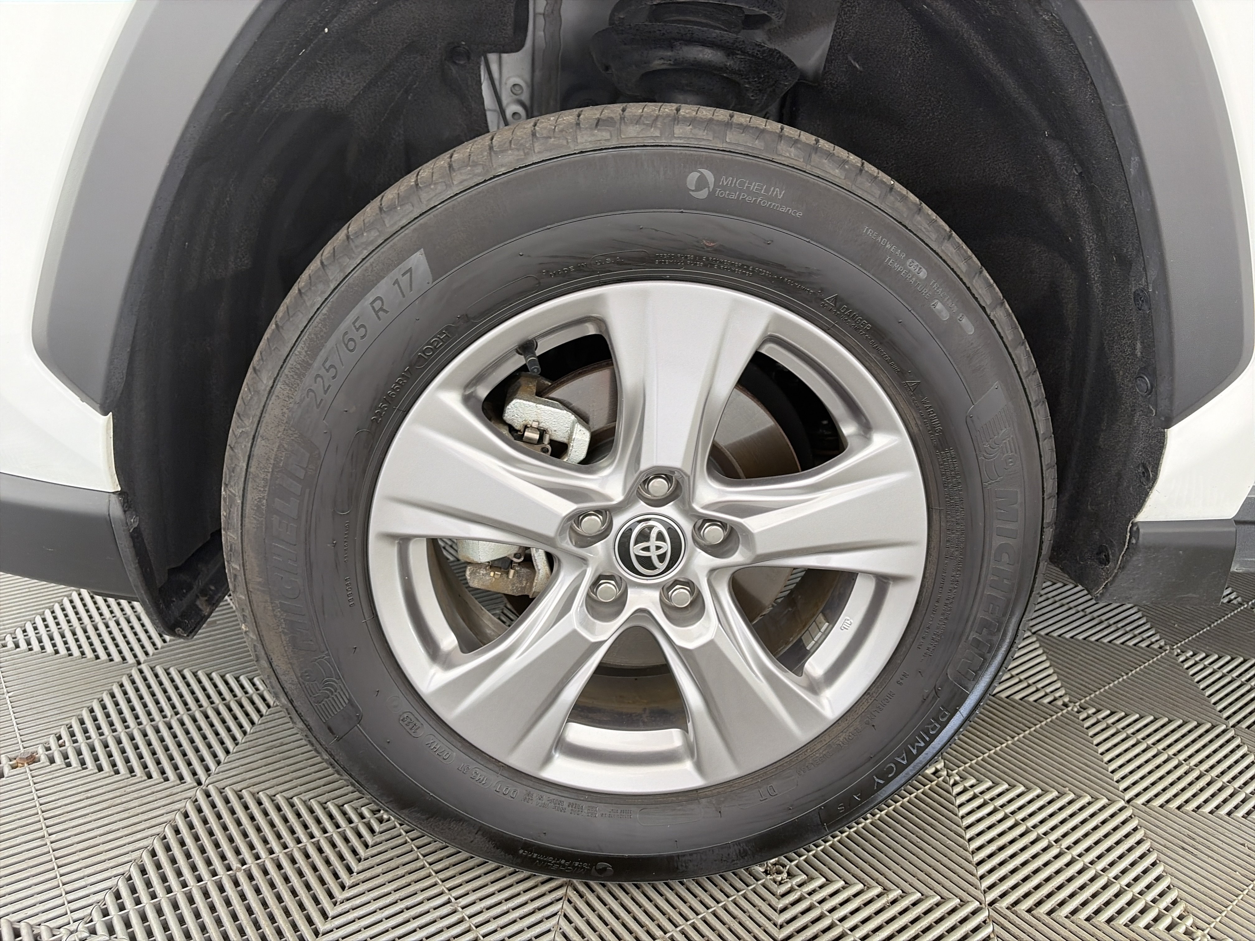 Used 2025 Toyota RAV4 XLE AWD/4WD image 12