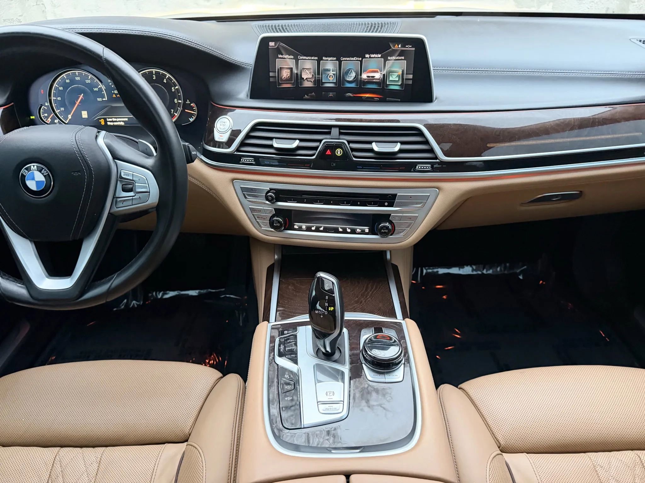 Used 2016 BMW 750i xDrive image 30