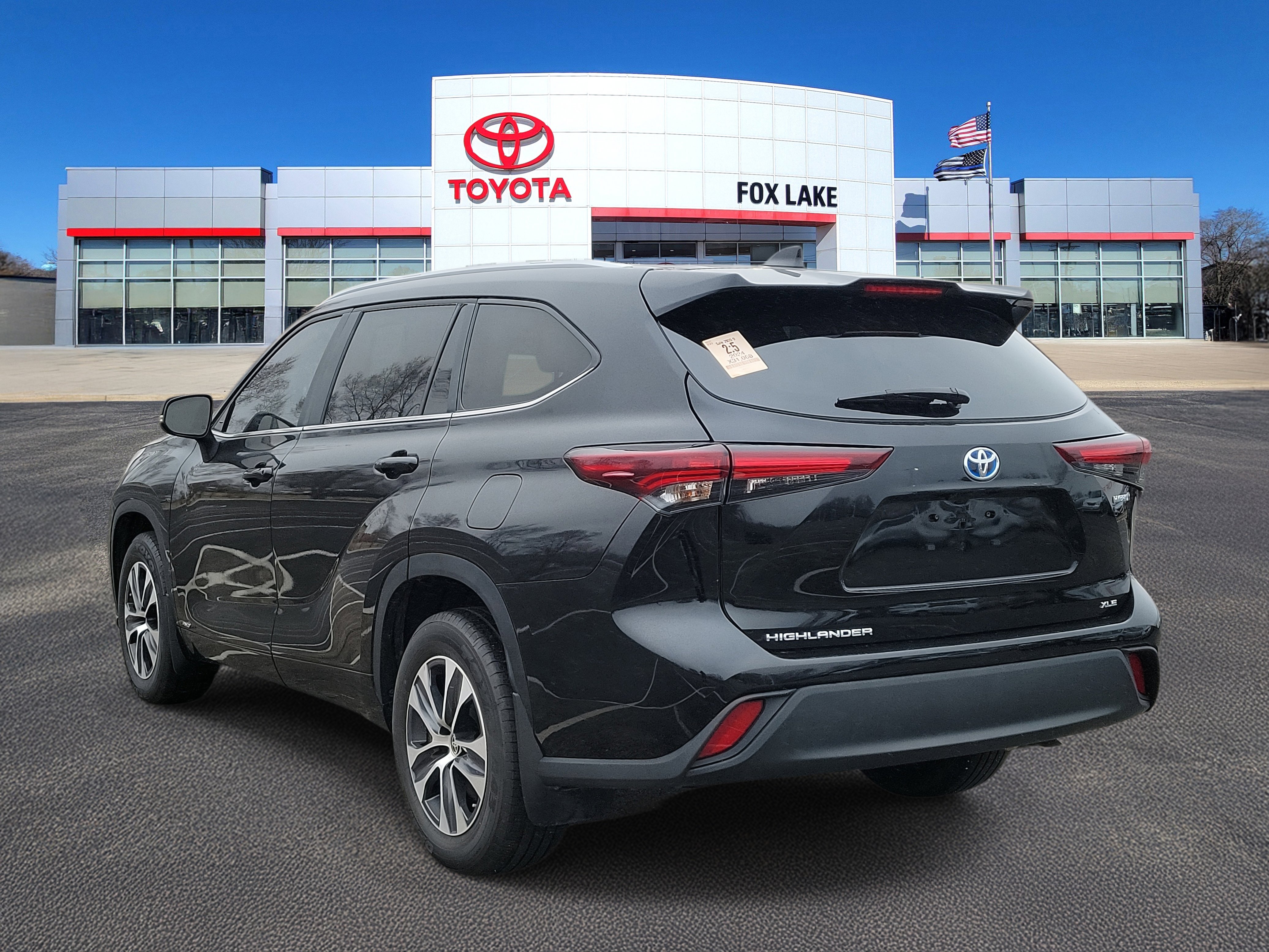 Used 2024 Toyota Highlander XLE image 3