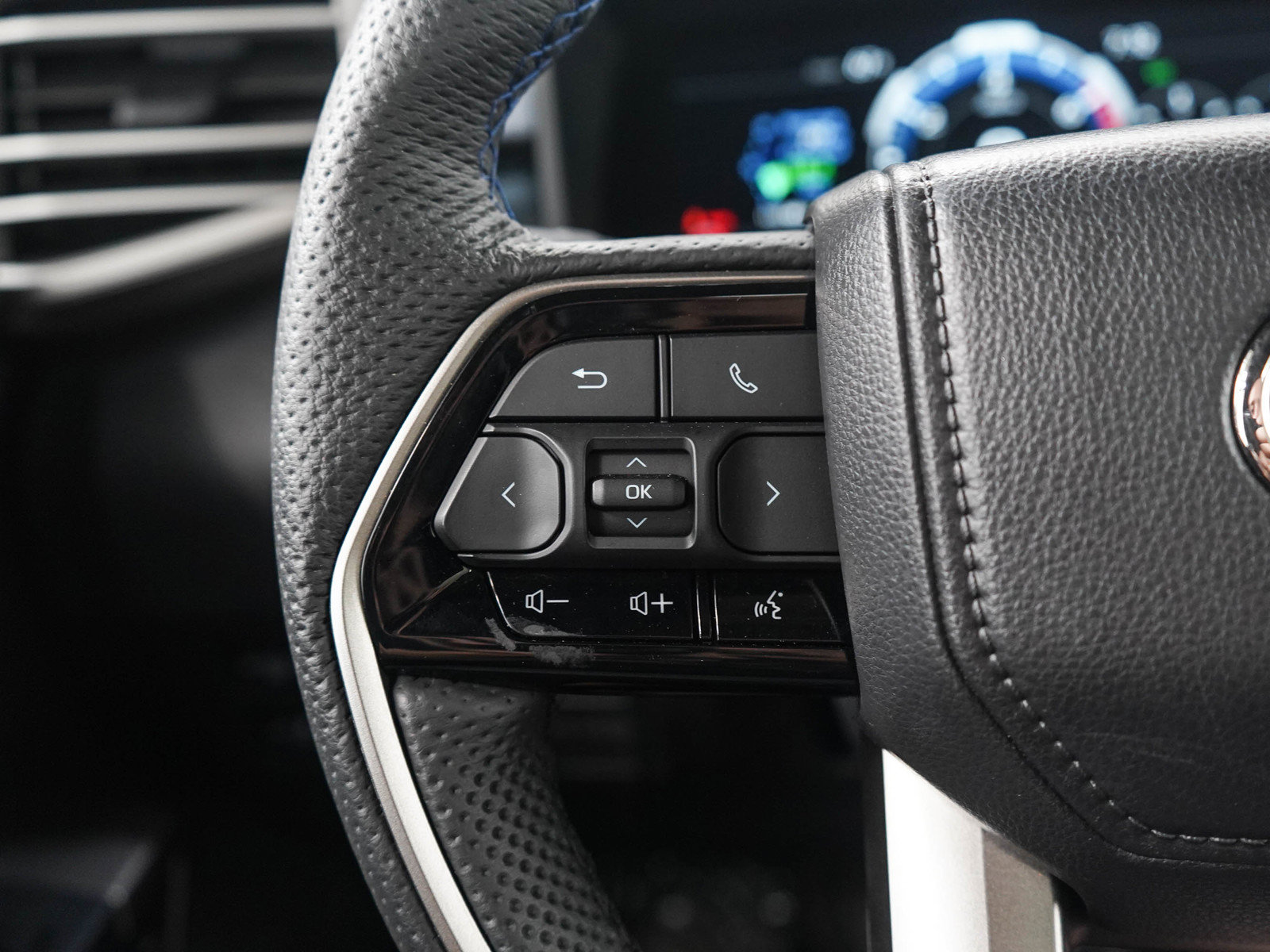 Used 2026 Toyota Sequoia Platinum AWD/4WD image 27