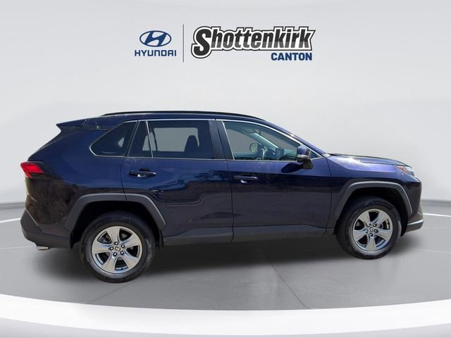 Used 2022 Toyota RAV4 XLE image 4