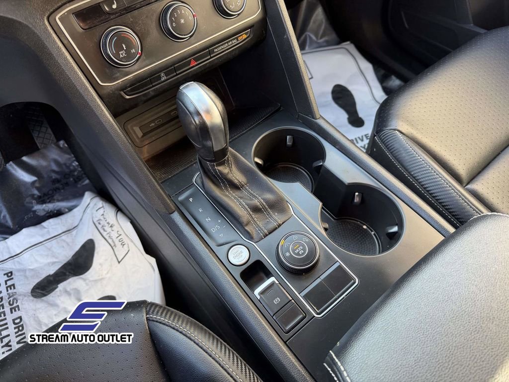 Used 2022 Volkswagen Atlas Cross Sport SE image 34