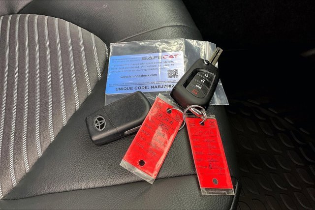 Used 2024 Toyota Camry SE image 11