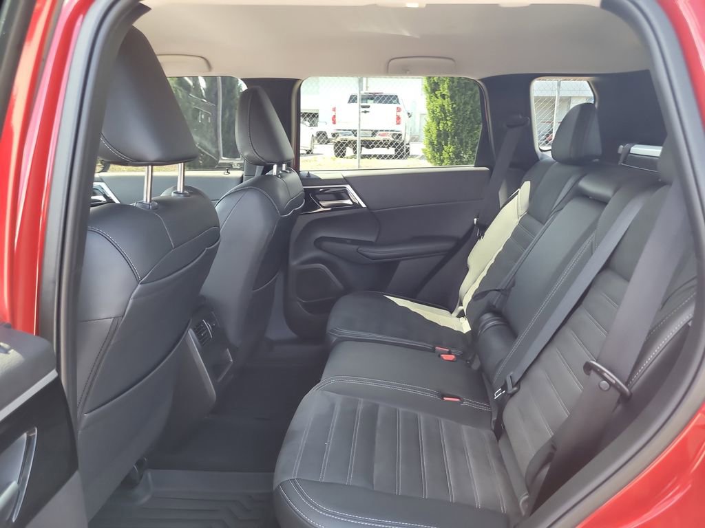 Used 2024 Mitsubishi Outlander SE Black Edition image 13