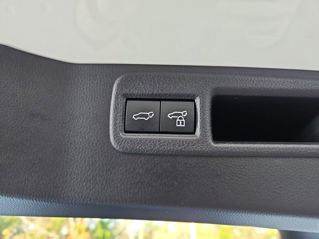 Used 2021 Toyota Venza Limited image 35