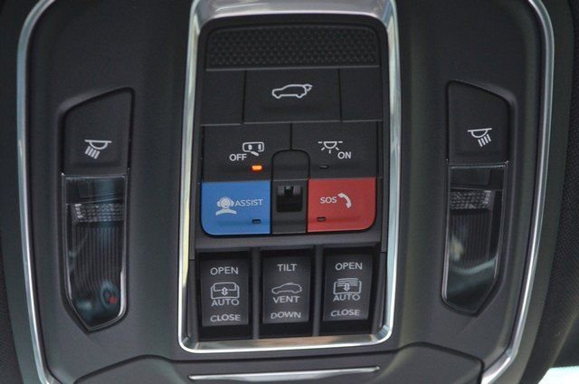 New 2025 Jeep Grand Cherokee Limited w/ Luxury Tech Group II image 31