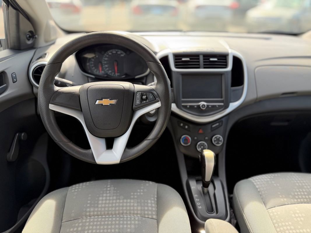 Used 2017 Chevrolet Sonic LT FWD image 5