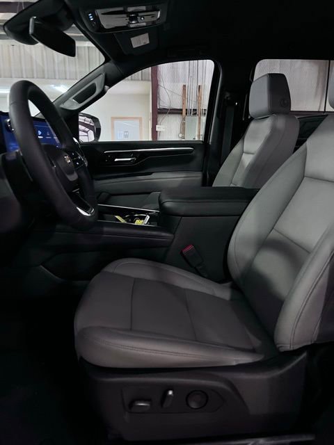 Used 2026 Chevrolet Suburban LT w/ Comfort Package RWD image 11