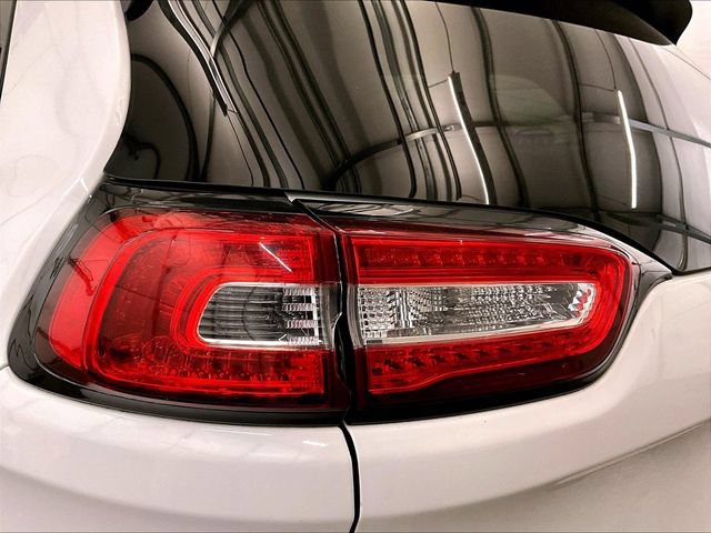 Used 2015 Jeep Cherokee Trailhawk w/ Leather Interior Group AWD/4WD image 29