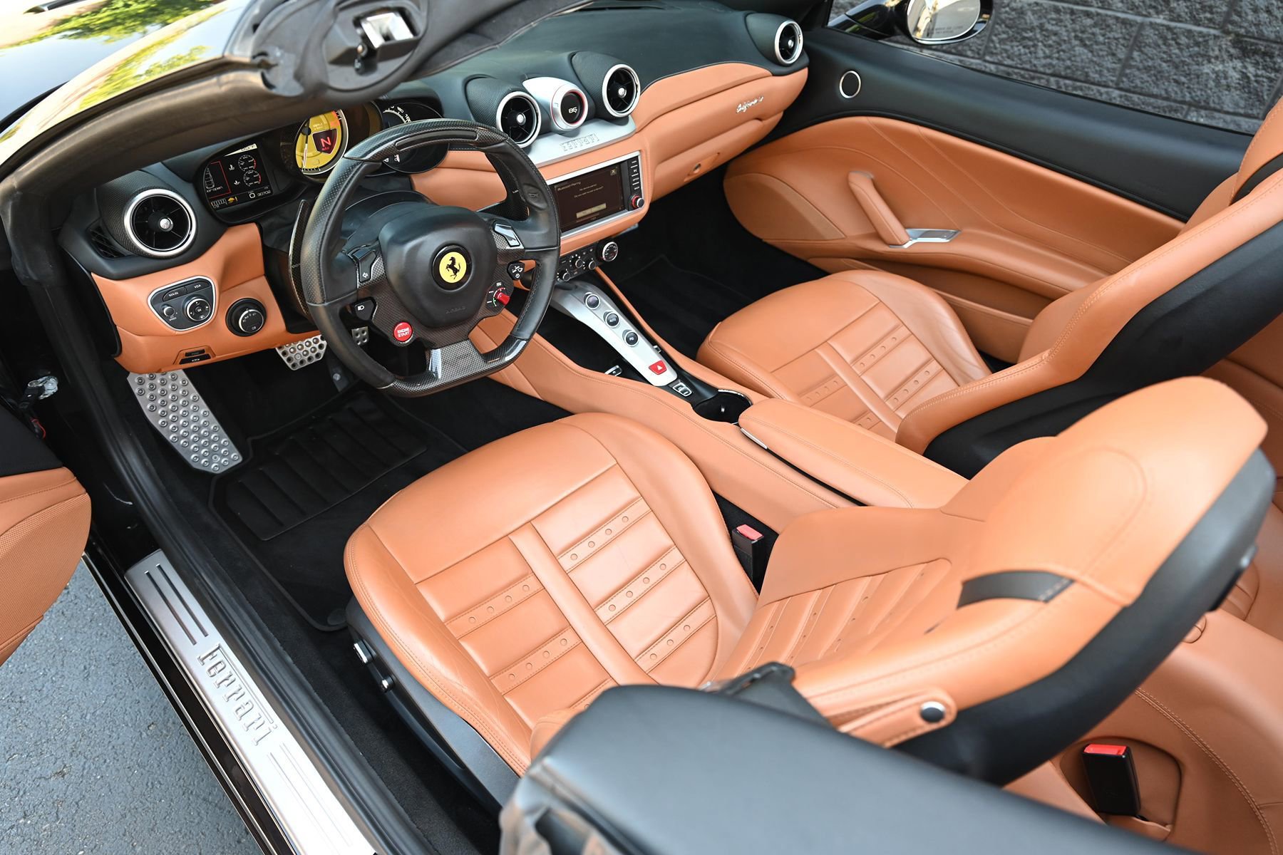 Used 2016 Ferrari California T RWD image 28