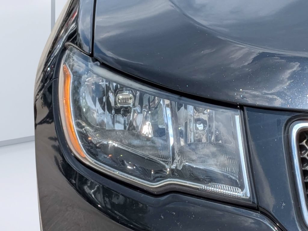 Used 2019 Jeep Compass Latitude FWD image 9
