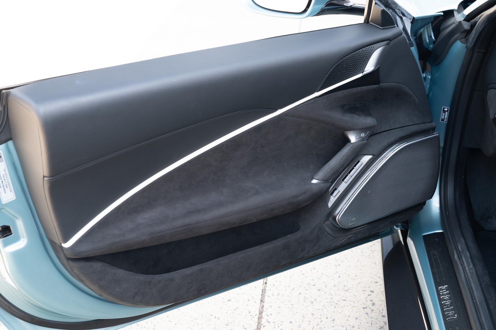 Used 2024 Ferrari Roma Spider RWD image 31