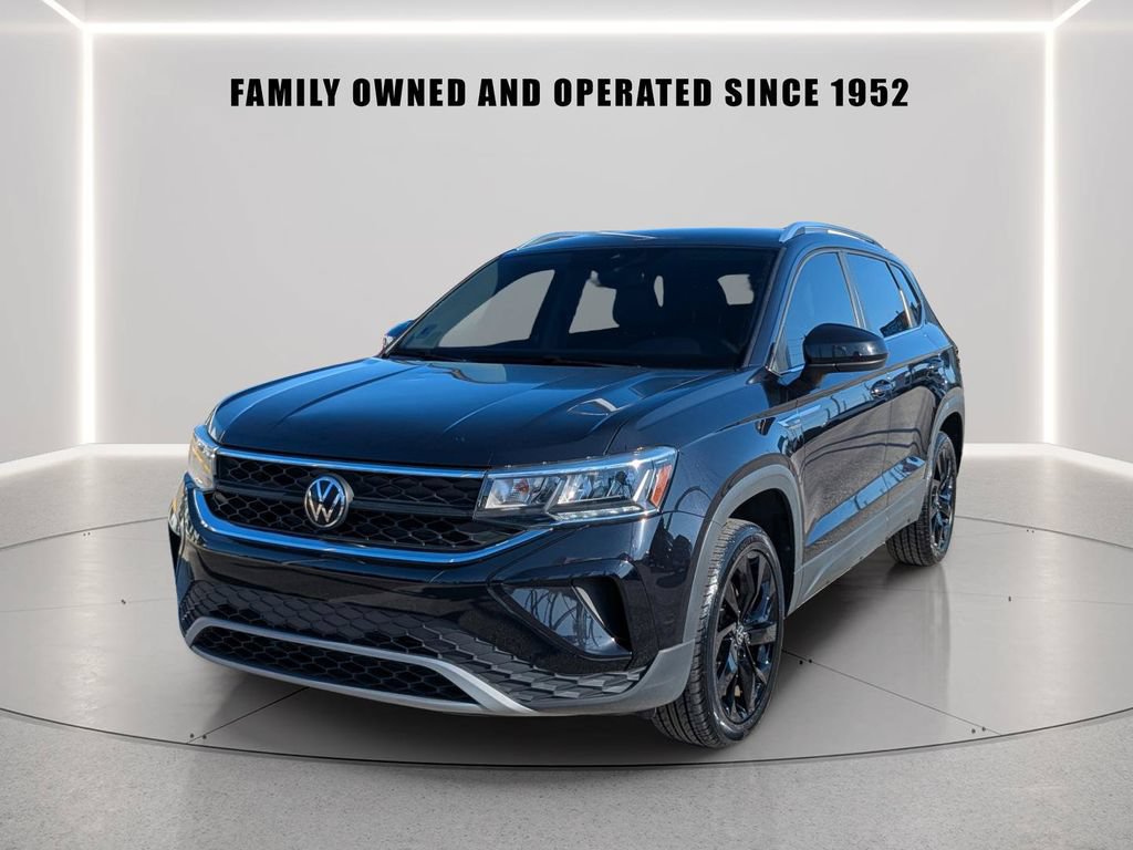 Certified 2023 Volkswagen Taos SE w/ Black Wheel Package FWD image 2