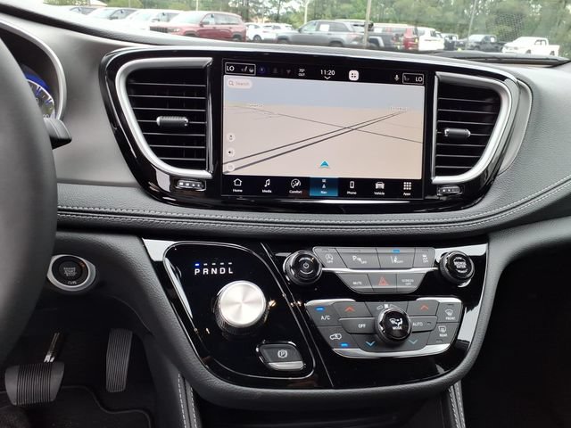 New 2027 Chrysler Pacifica Limited FWD image 15