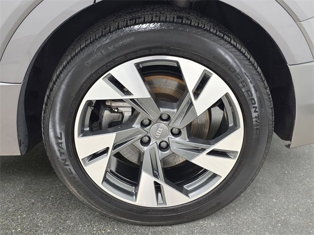 Used 2020 Audi e-tron Premium Plus image 33