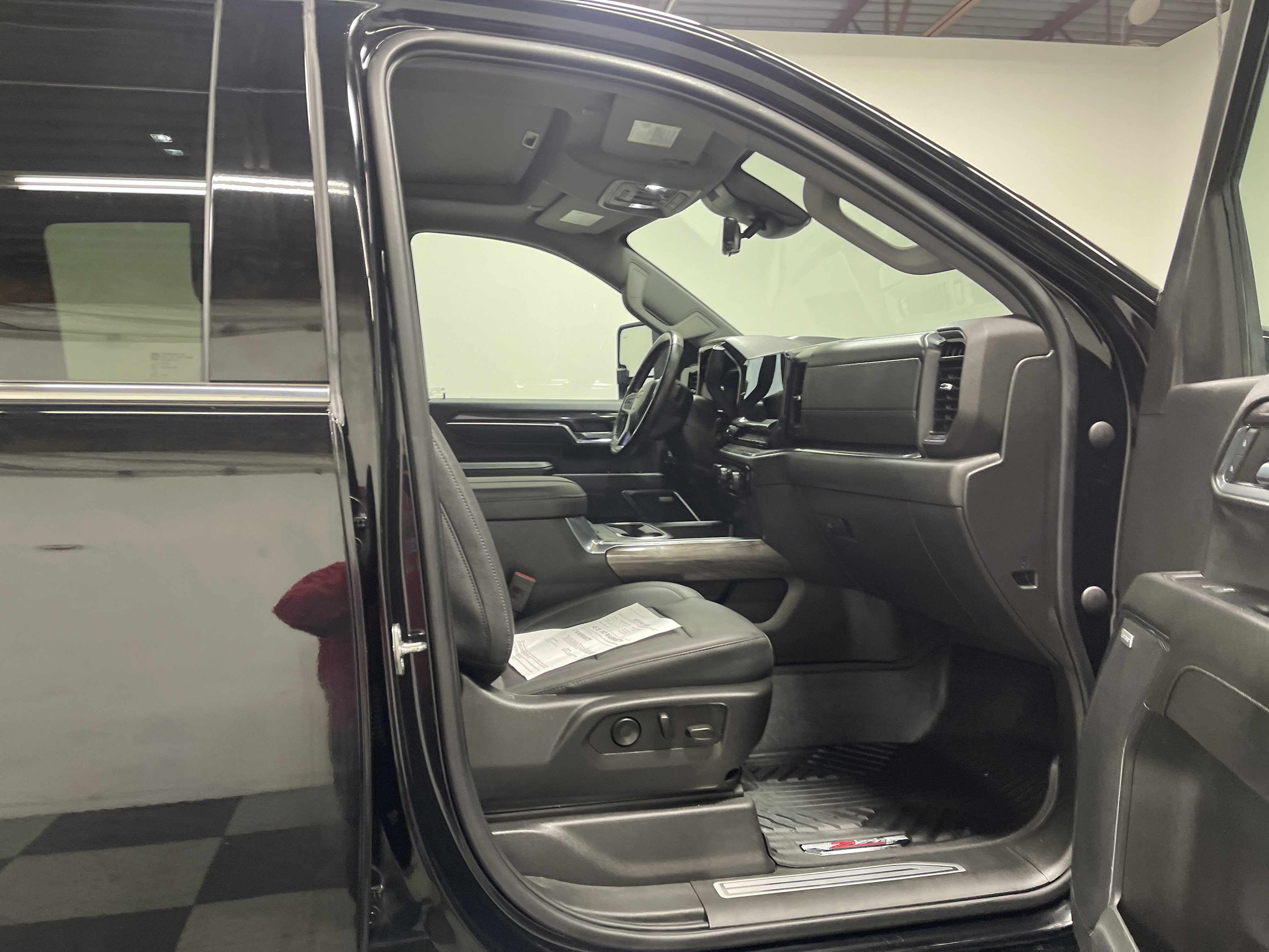 Used 2024 Chevrolet Silverado 3500 LTZ w/ LTZ Premium Package image 25