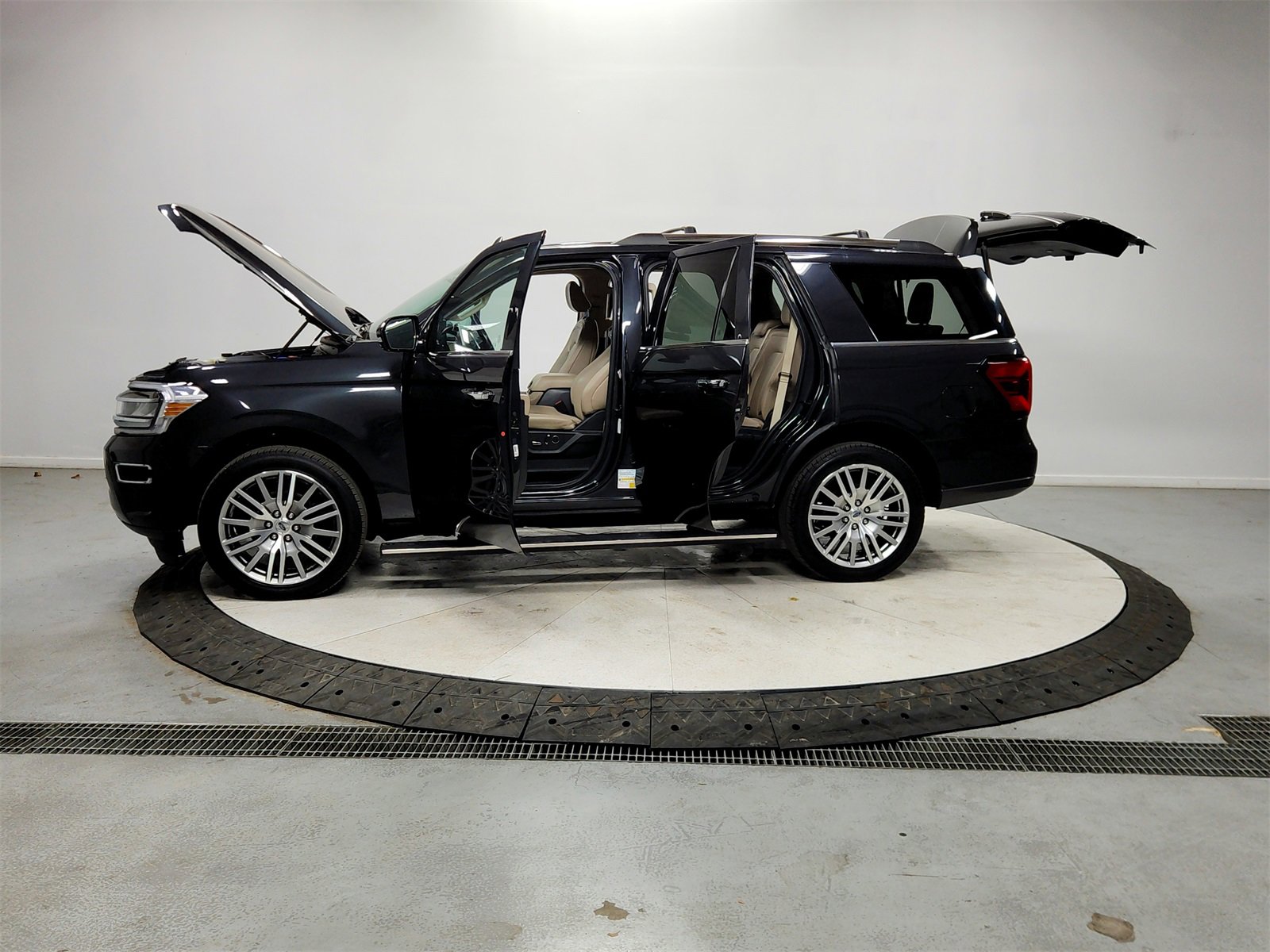 Used 2024 Ford Expedition Limited image 12