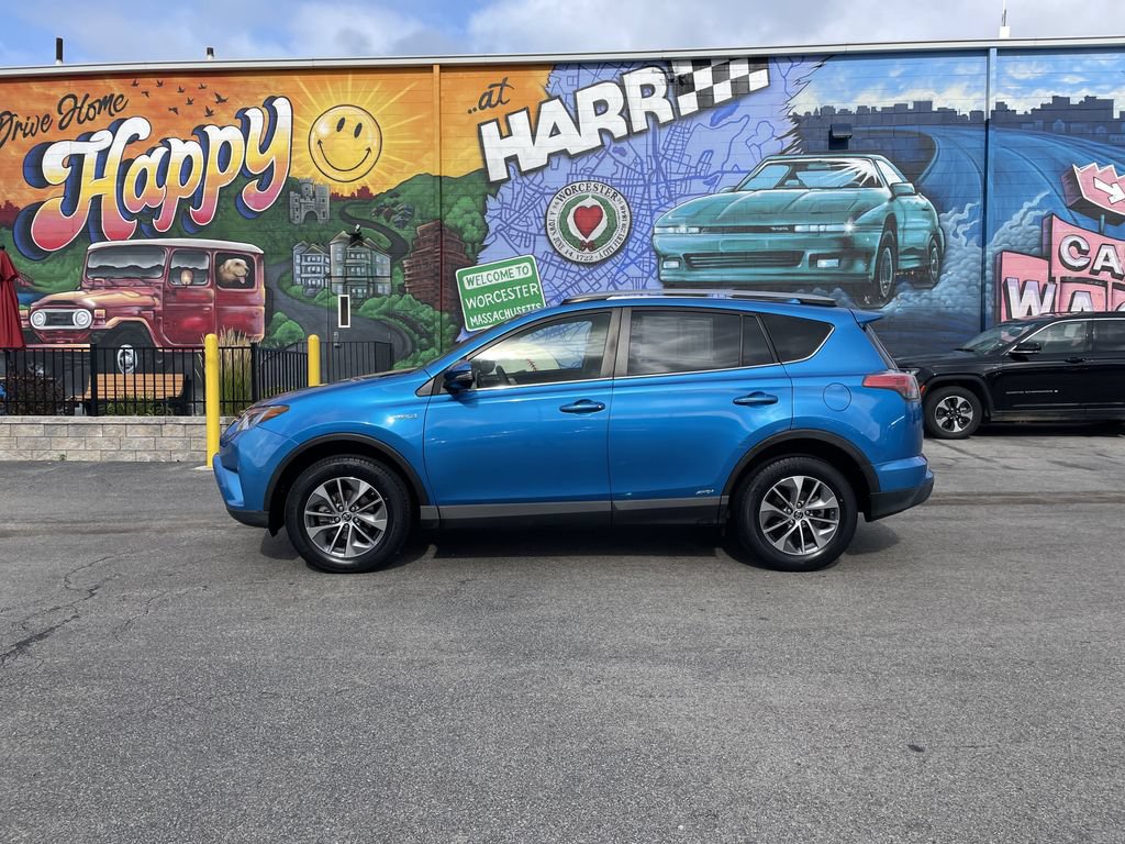 Certified 2018 Toyota RAV4 LE AWD/4WD image 2
