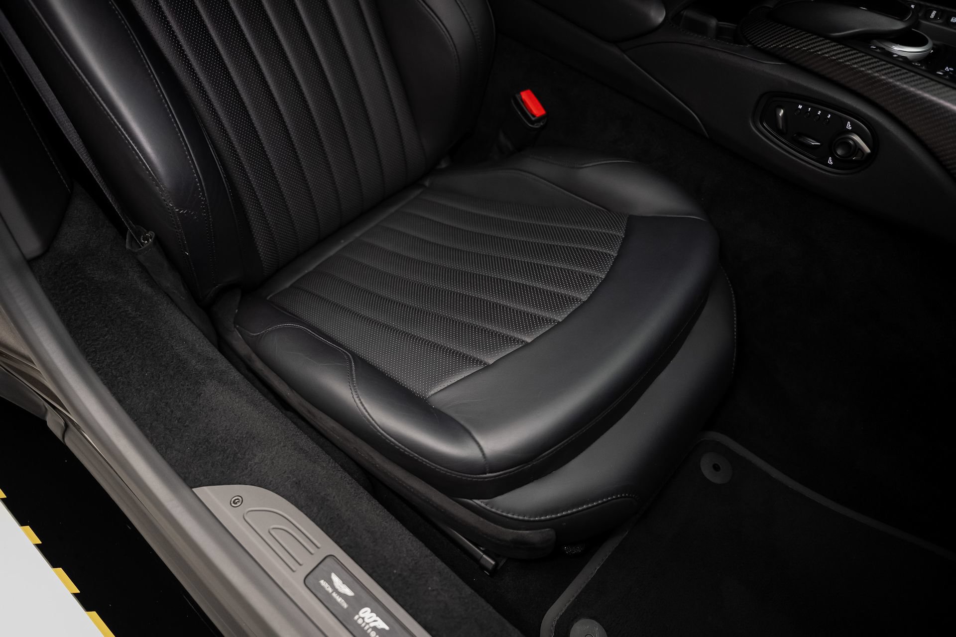 Used 2022 Aston Martin V8 Vantage Coupe RWD image 75