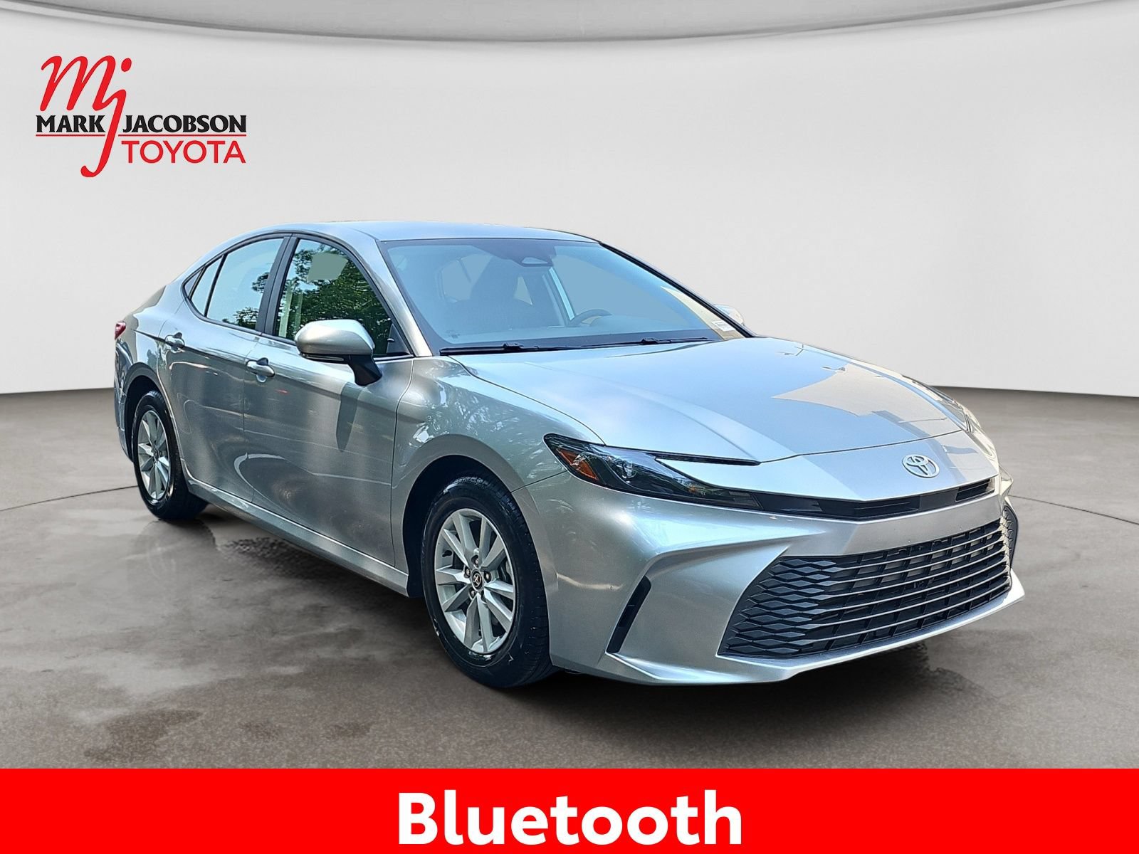 Used 2025 Toyota Camry LE FWD image 5