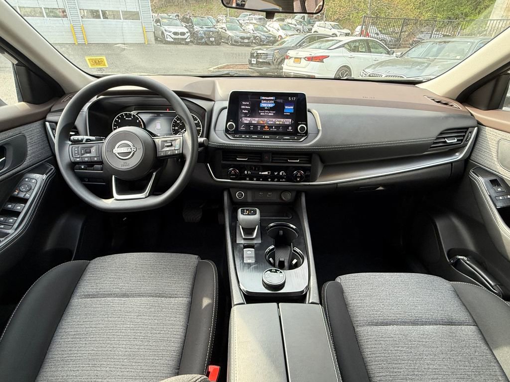 Used 2023 Nissan Rogue SV AWD/4WD image 11